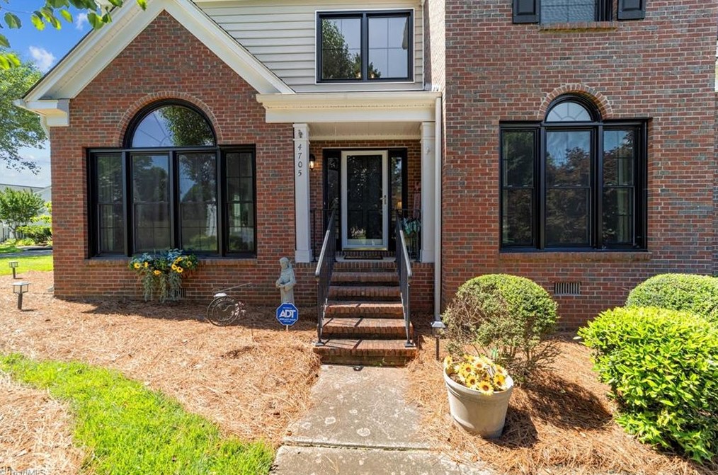 4705 Crystal Lake Dr, Greensboro, NC 27410-9351