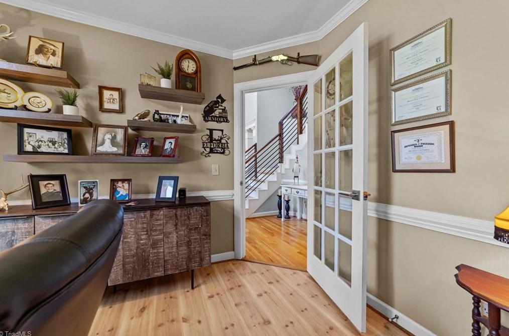 4705 Crystal Lake Dr, Greensboro NC 27410-9353 exterior