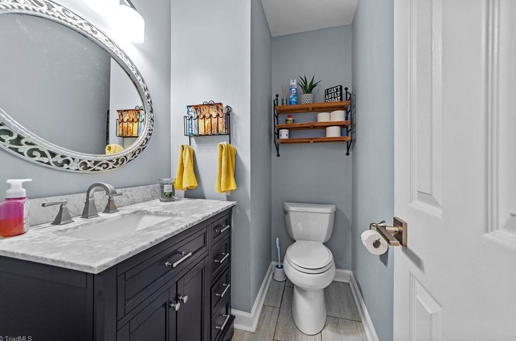 4705 Crystal Lake Dr, Greensboro NC 27410-9353 exterior