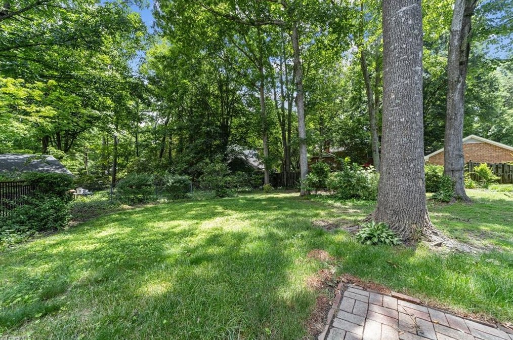 307 Parkmont Dr, Greensboro, NC 27408-3811