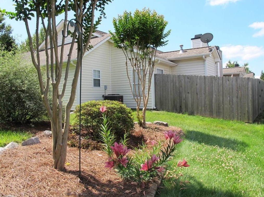 3634 Grandway Cir, Greensboro, NC 27409-8958