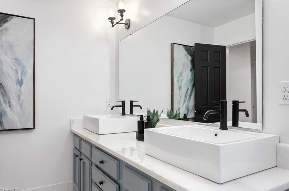 1303 Bearhollow Rd, Greensboro NC  27410-3609 exterior