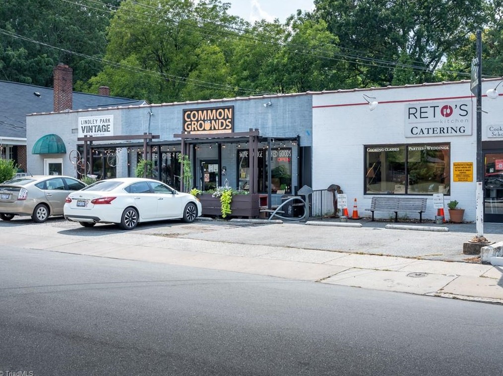 2503 Walker Ave, Greensboro NC  27403-2034 exterior