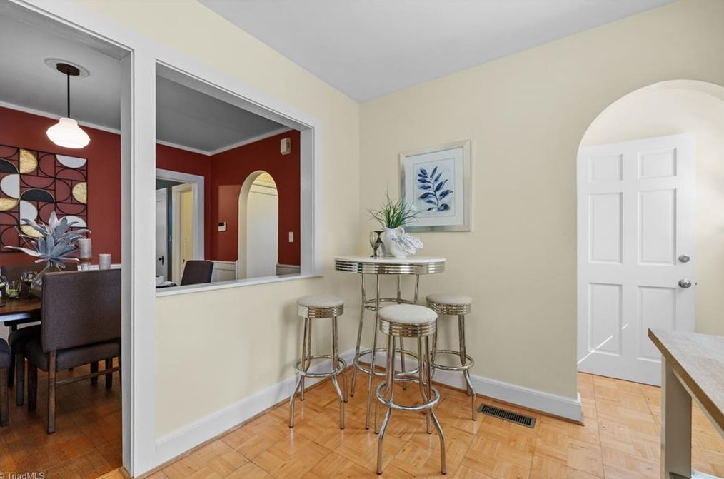 2503 Walker Ave, Greensboro NC  27403-2034 exterior