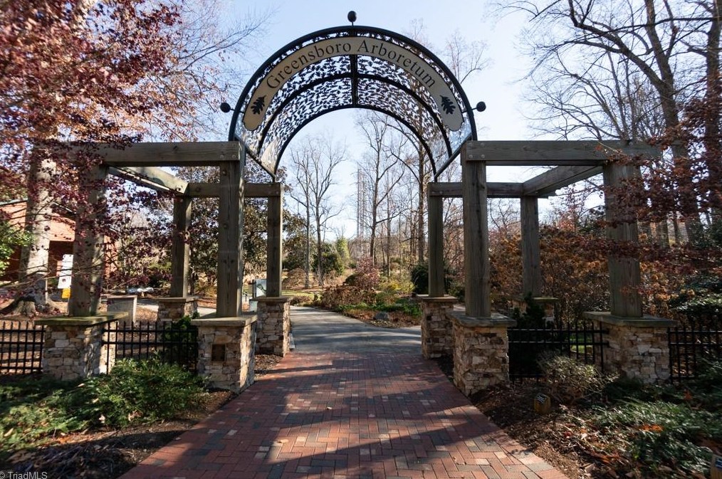 2503 Walker Ave, Greensboro NC  27403-2034 exterior