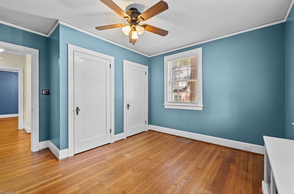 2503 Walker Ave, Greensboro NC  27403-2034 exterior