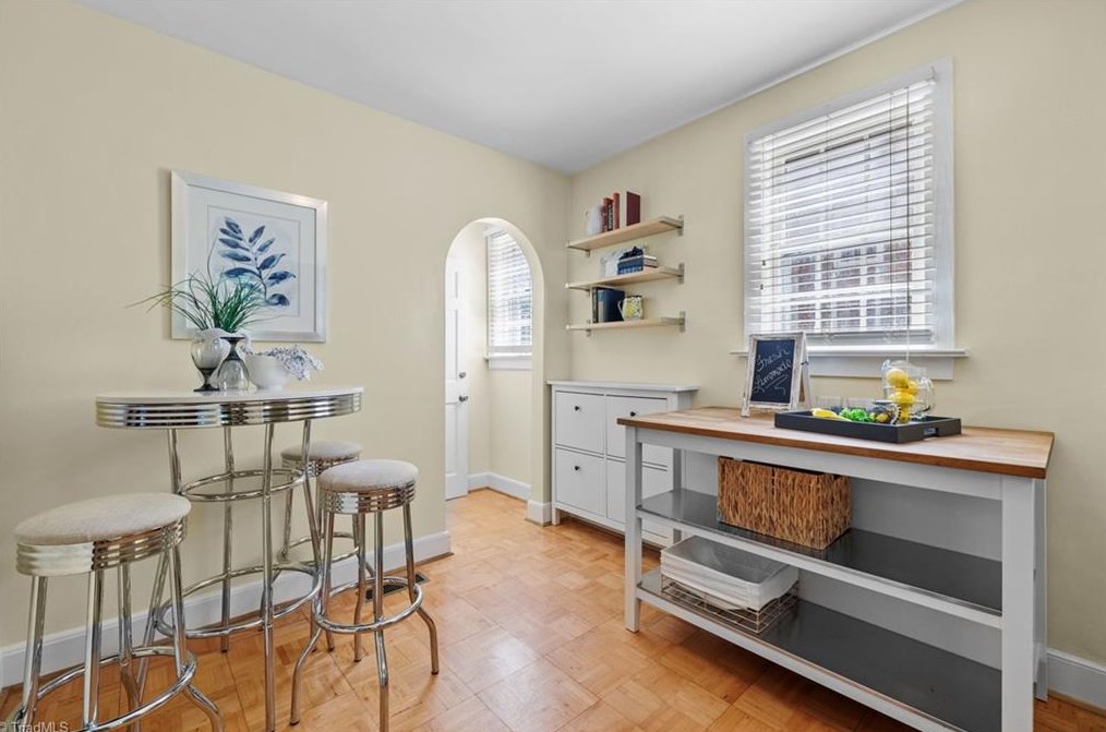 2503 Walker Ave, Greensboro NC  27403-2034 exterior