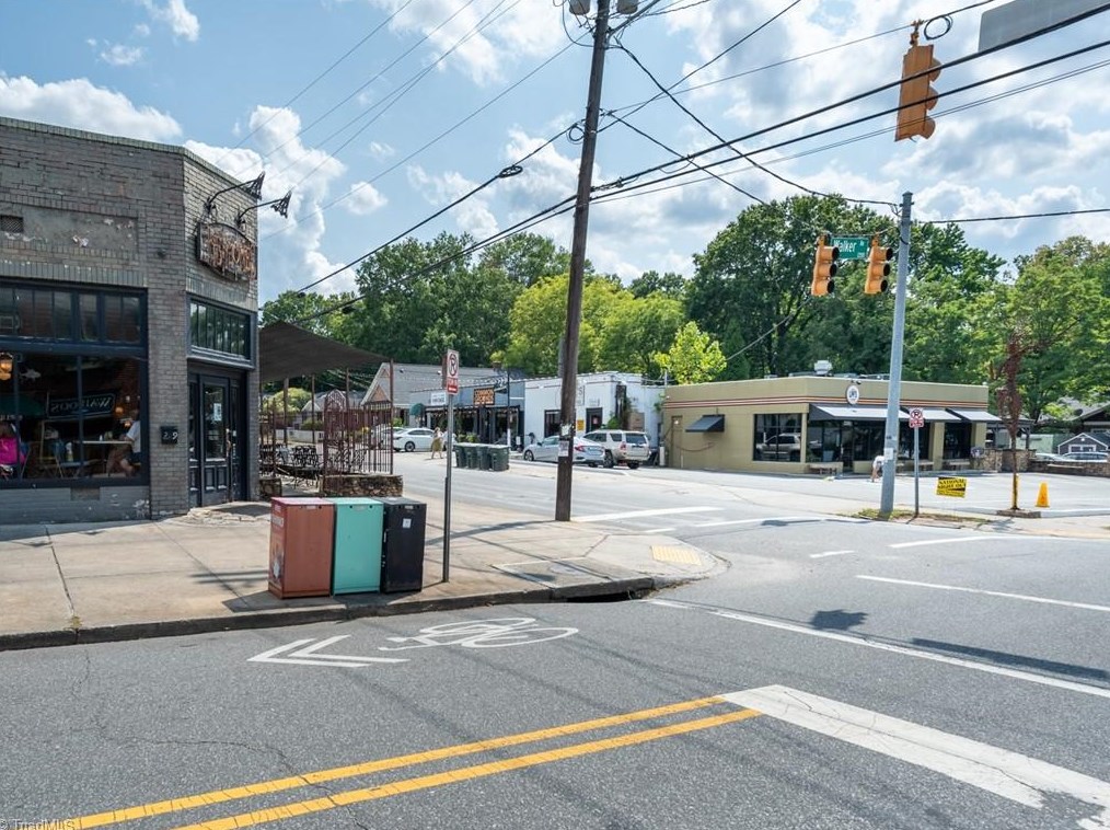 2503 Walker Ave, Greensboro NC  27403-2034 exterior