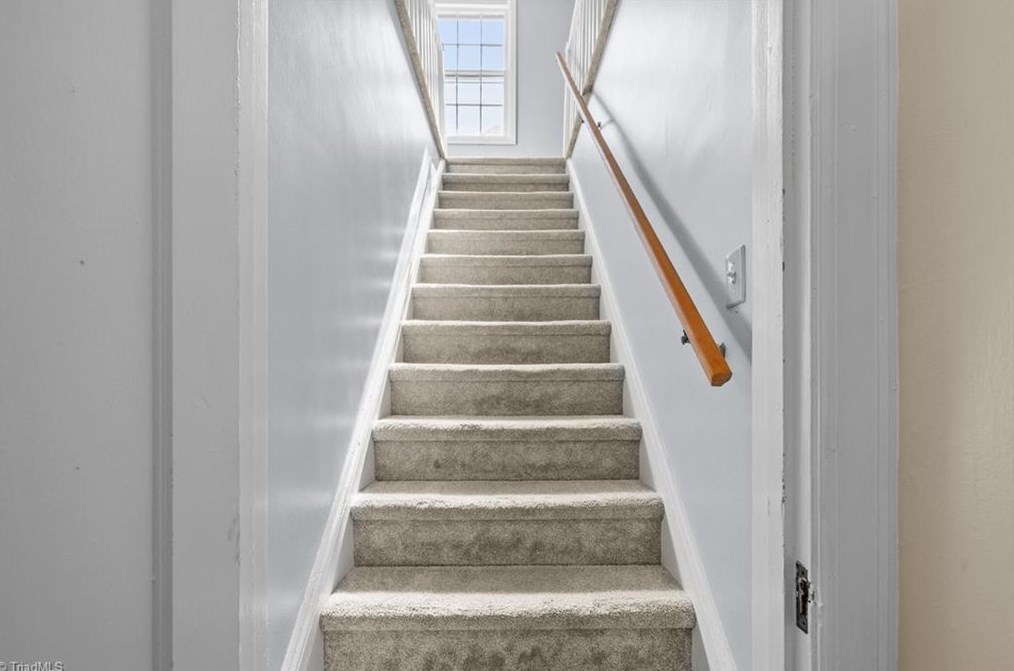 2503 Walker Ave, Greensboro NC  27403-2034 exterior