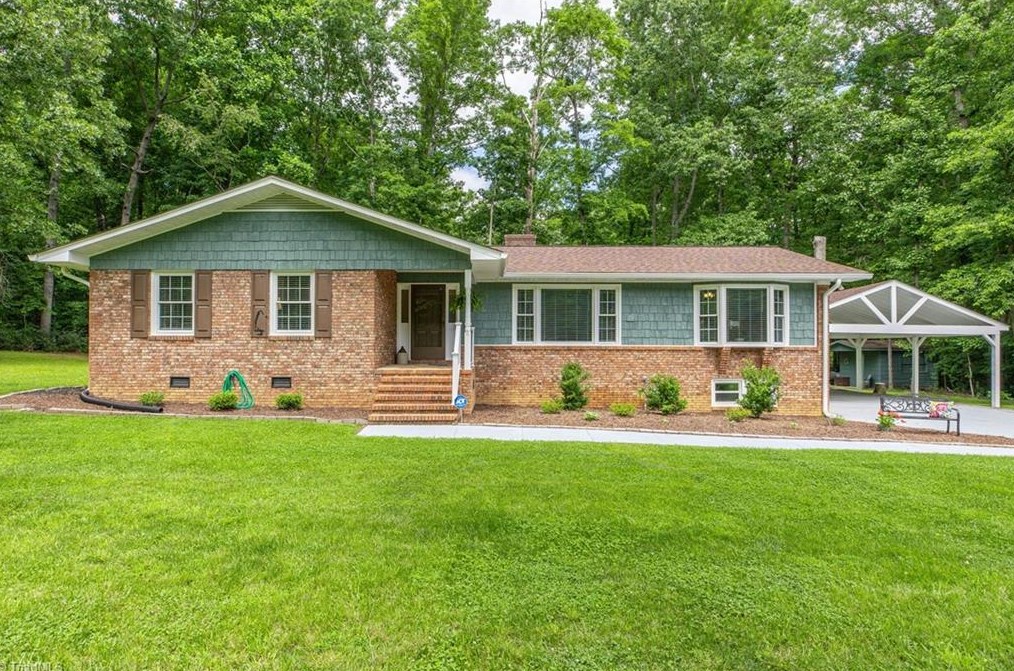 3829 Lee St, Greensboro, NC 27406-9026