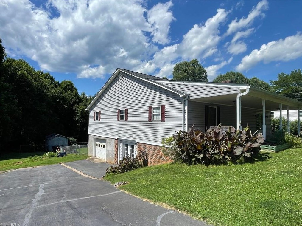 182 Oakley Dr, North Wilkesboro, NC 28659