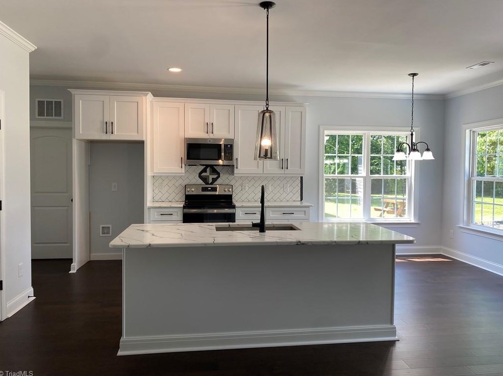2224 Bradley St, Greensboro, NC 27406-4904