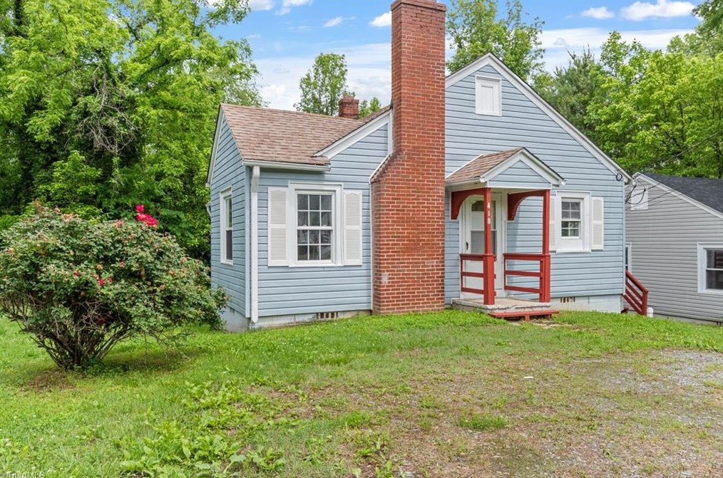 418 Circle Dr, Mount Airy, NC 27030-4822
