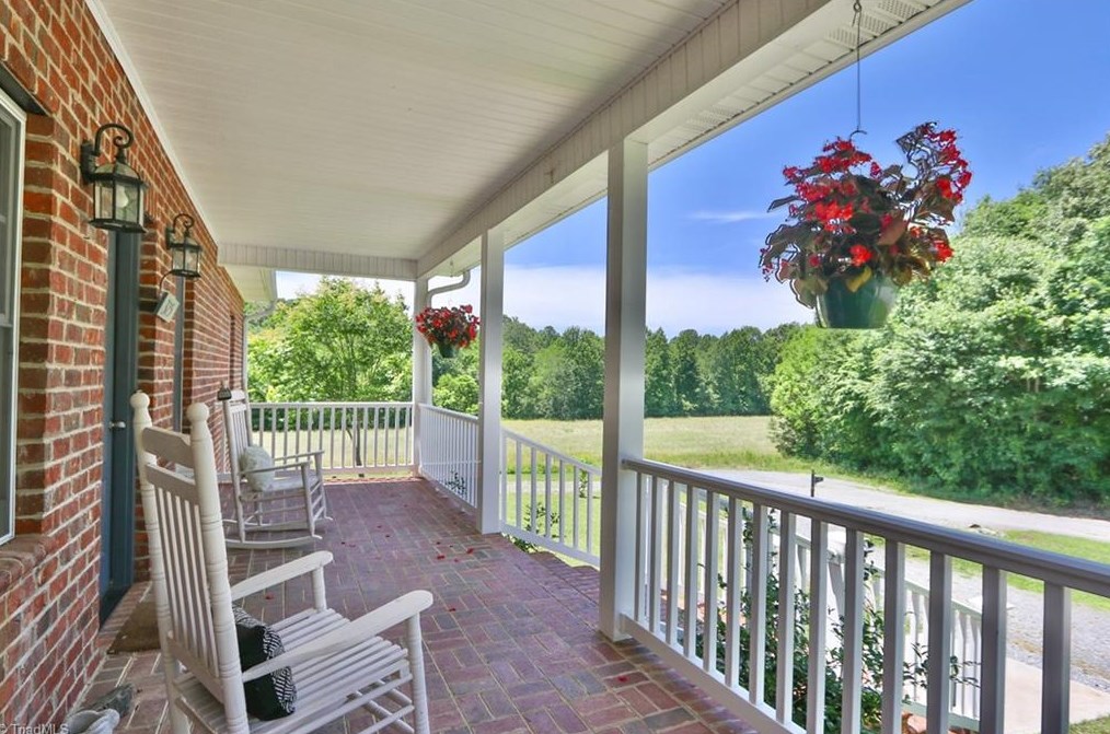 325 Spencer St, Jonesville, NC 28642-9277