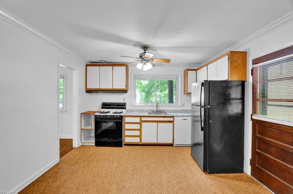 318 Melbourne Rd, Greensboro NC  27405-4319 exterior