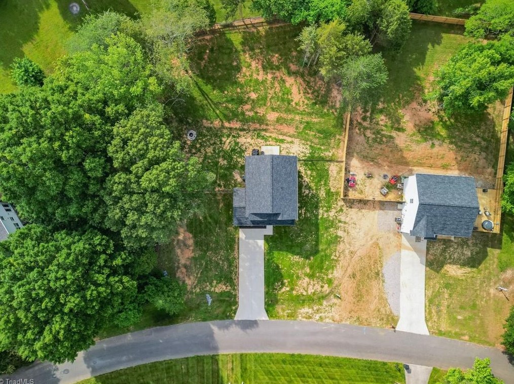 916 Countrymans Ct, Kernersville NC  27284-7501 exterior