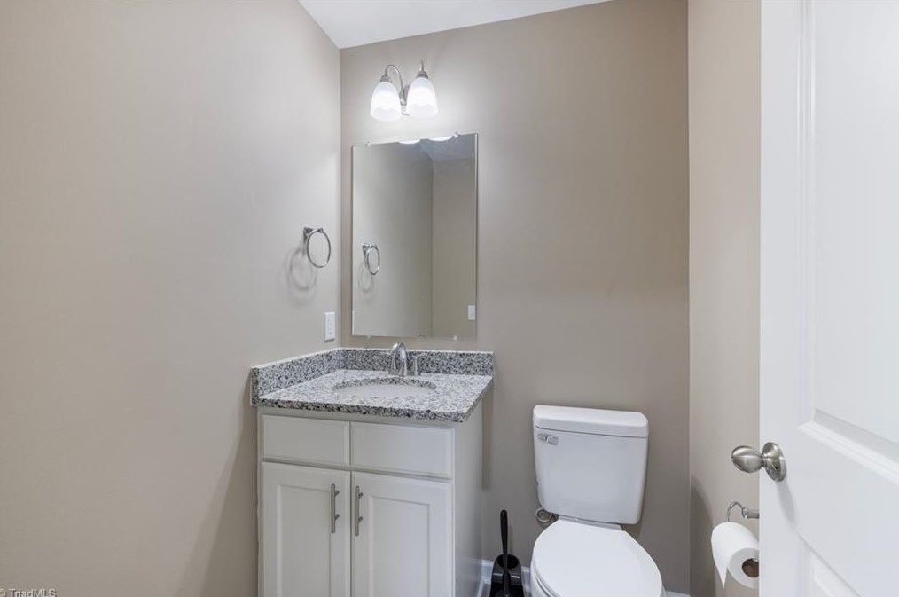 916 Countrymans Ct, Kernersville NC  27284-7501 exterior