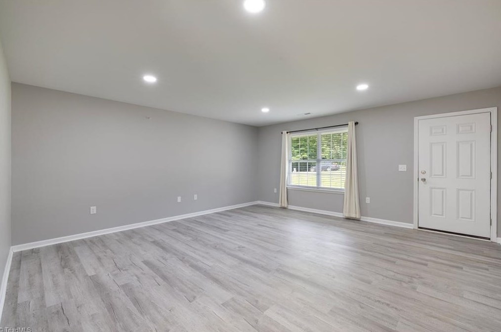 916 Countrymans Ct, Kernersville NC  27284-7501 exterior