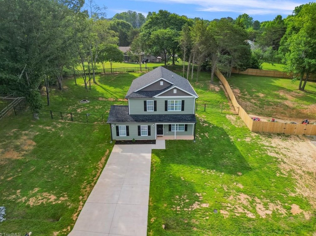 916 Countrymans Ct, Kernersville NC  27284-7501 exterior