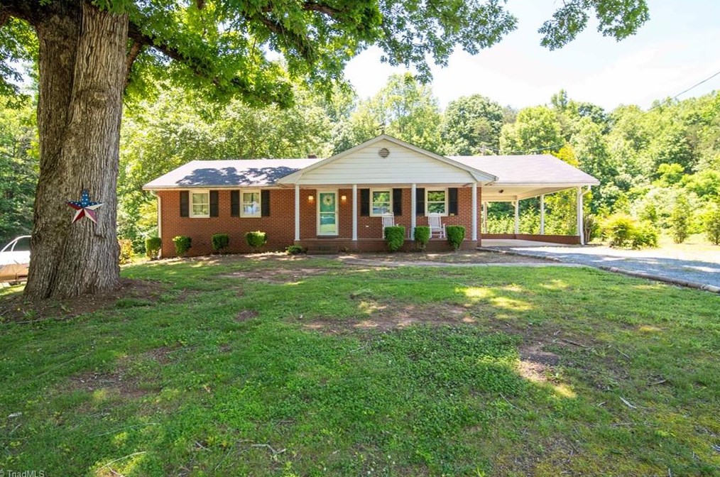 7280 Vance Rd, Kernersville NC  27284-7366 exterior