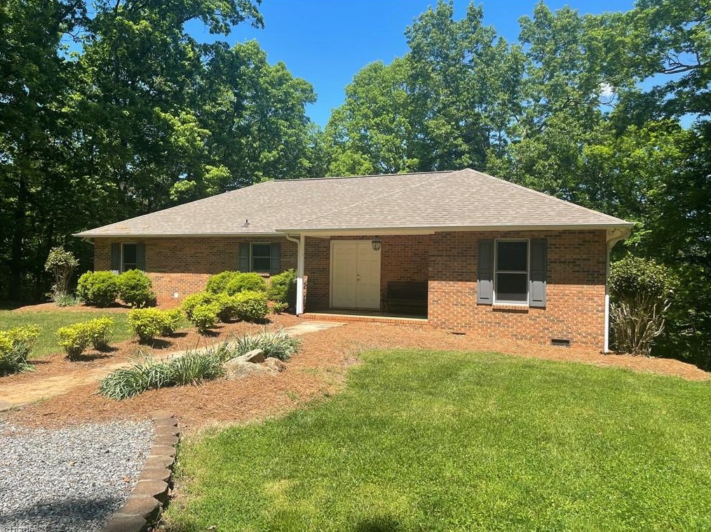 126 Periwinkle Ln, Lexington, NC 27292-0023