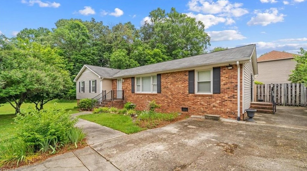 2113 Whites Mill Rd, High Point, NC 27265-9625