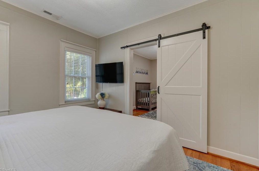 1906 Fernwood Dr, Greensboro NC 27408-5524 exterior