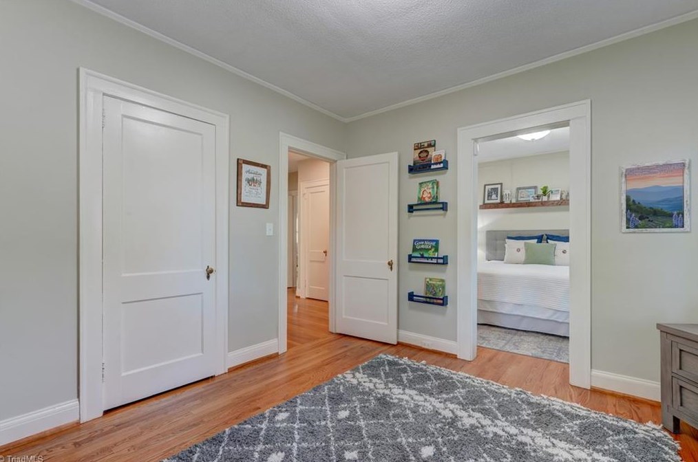 1906 Fernwood Dr, Greensboro NC 27408-5524 exterior