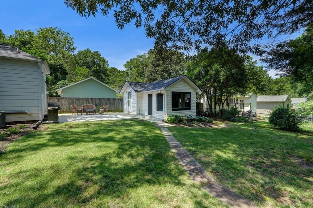 1906 Fernwood Dr, Greensboro NC 27408-5524 exterior