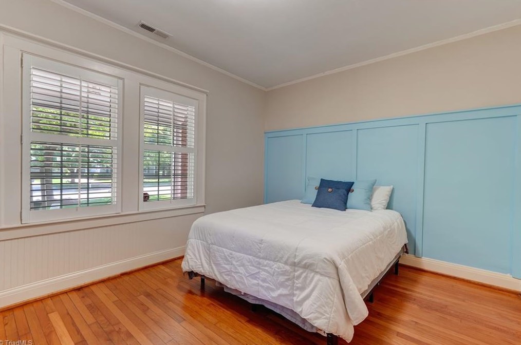 1906 Fernwood Dr, Greensboro NC 27408-5524 exterior