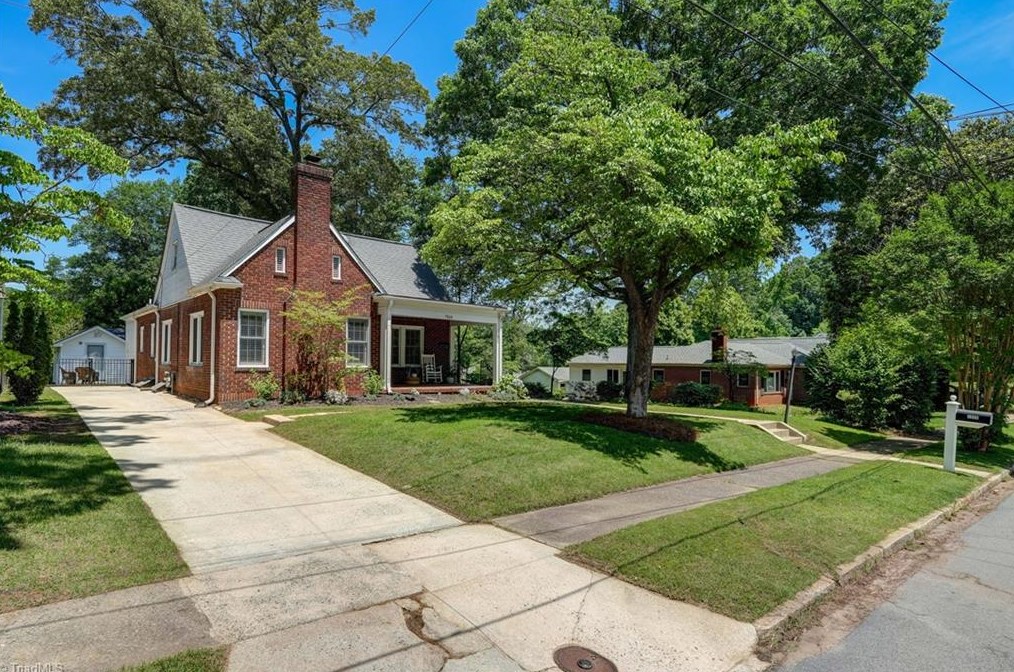 1906 Fernwood Dr, Greensboro NC 27408-5524 exterior