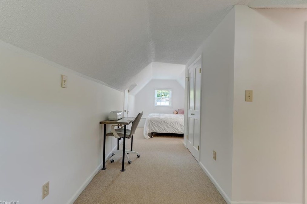 1906 Fernwood Dr, Greensboro NC 27408-5524 exterior