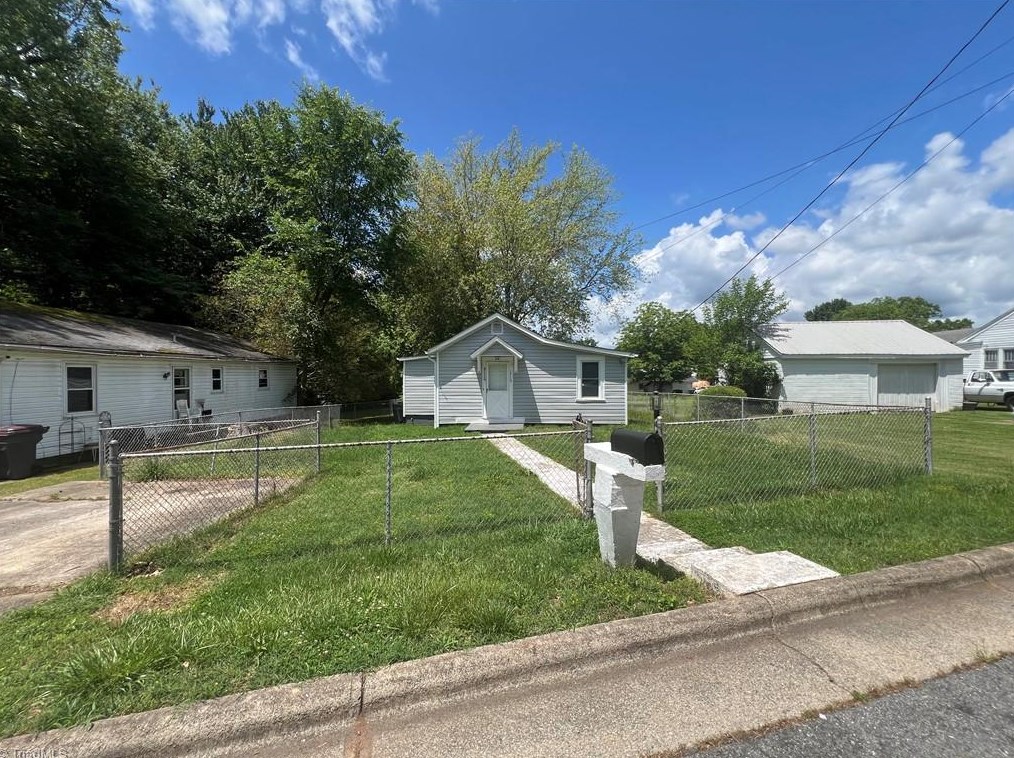 1710 Amos St, Reidsville NC  27320-6202 exterior