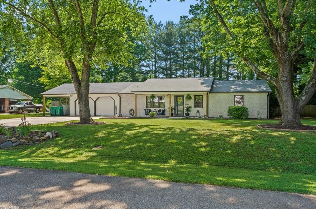 4335 Lisa Dr, Winston Salem, NC 27103-5966