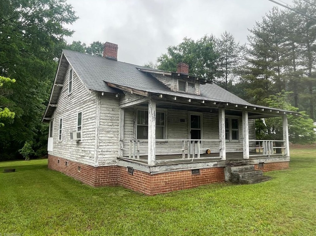 2572 Stratford Rd, Winston Salem, NC 27103-6628