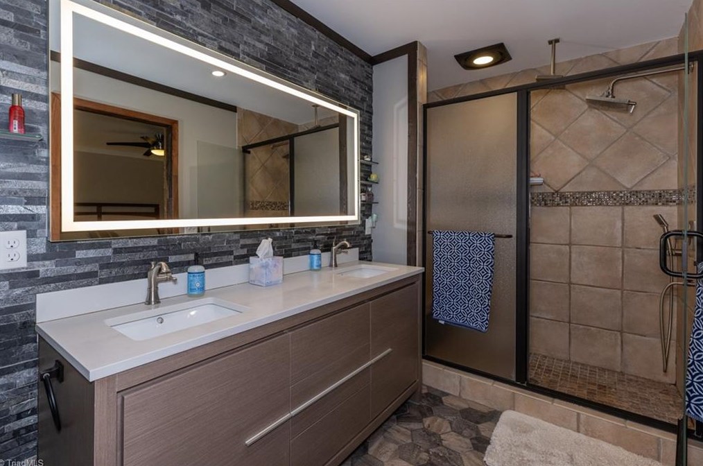 5000 Woodmark Dr, Greensboro NC  27407-8253 exterior