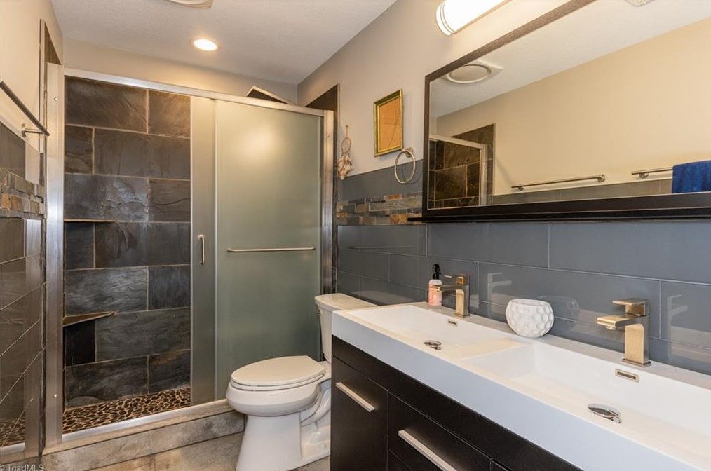 5000 Woodmark Dr, Greensboro NC  27407-8253 exterior