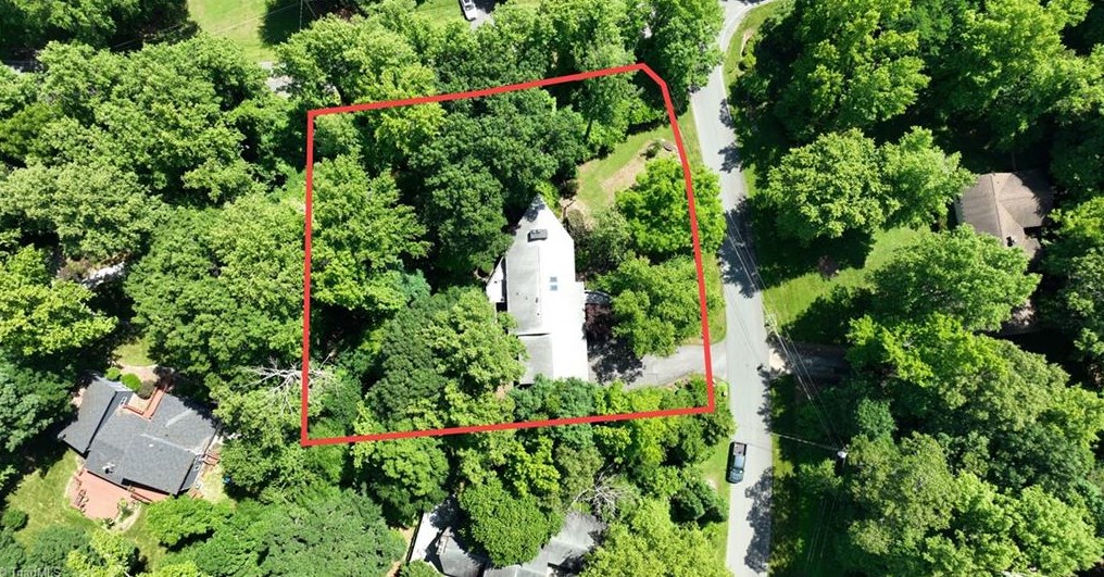 5000 Woodmark Dr, Greensboro NC  27407-8253 exterior