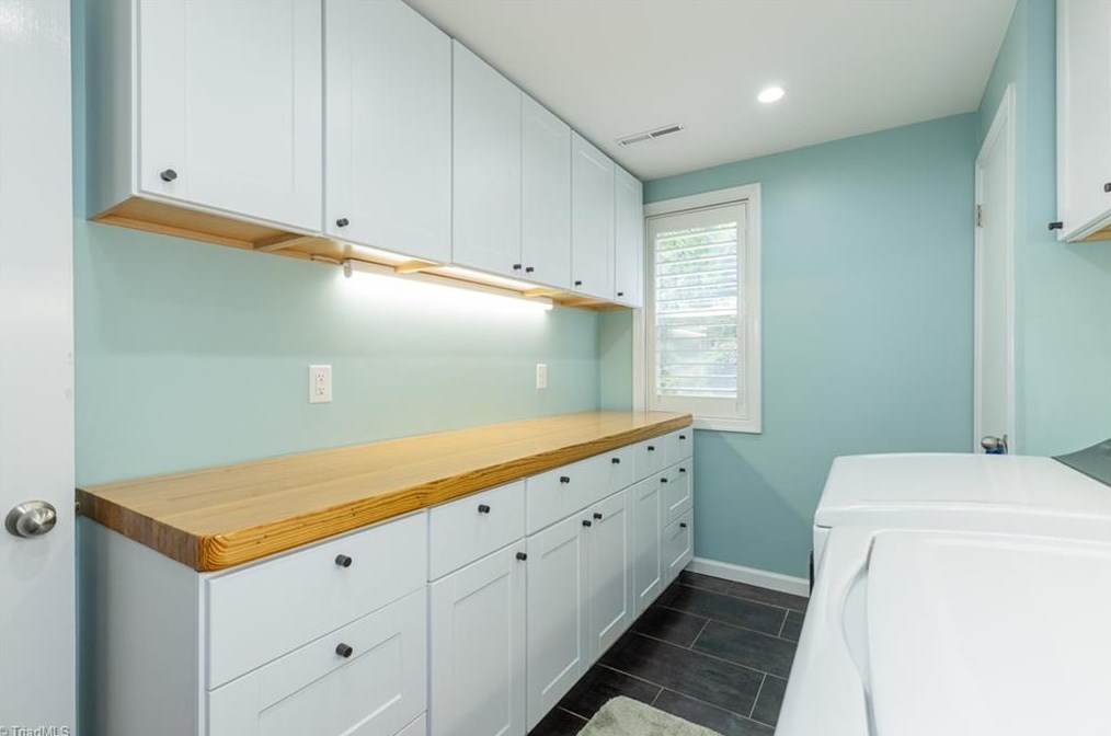 5000 Woodmark Dr, Greensboro NC  27407-8253 exterior