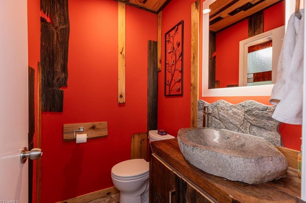 5000 Woodmark Dr, Greensboro NC  27407-8253 exterior