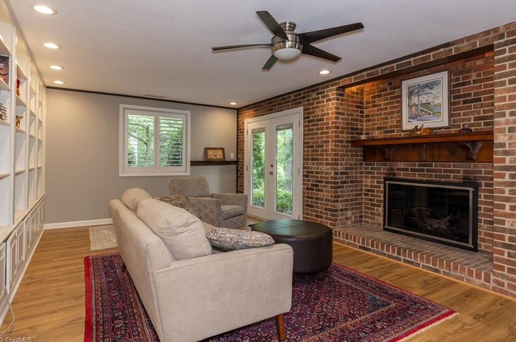 5000 Woodmark Dr, Greensboro NC  27407-8253 exterior