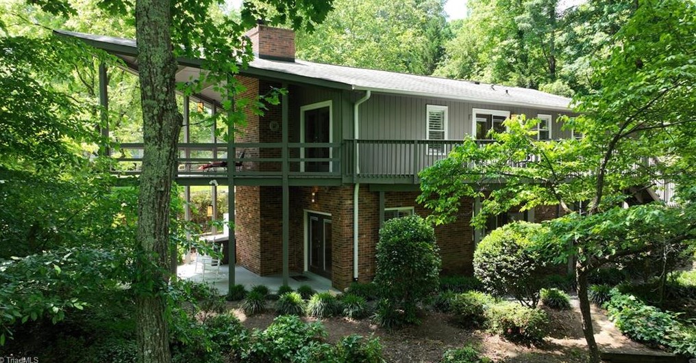 5000 Woodmark Dr, Greensboro NC  27407-8253 exterior