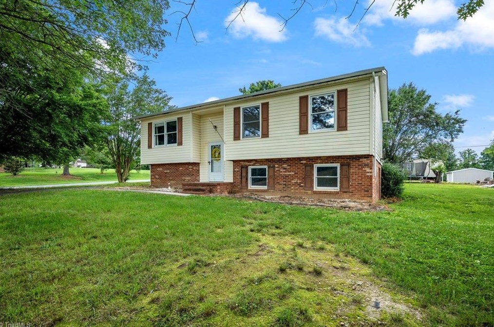 438 Perry Taylor Rd, Mount Airy, NC 27030-7680