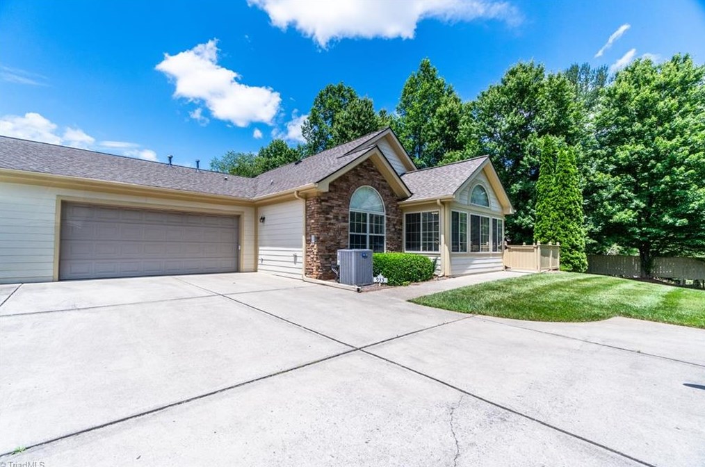 933 Eagle Rd, Greensboro, NC 27407-4000