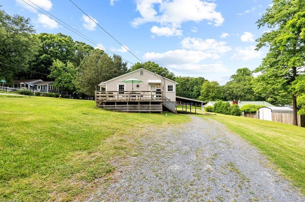 310 Saunders Dr, Asheboro NC 27203-3847 exterior