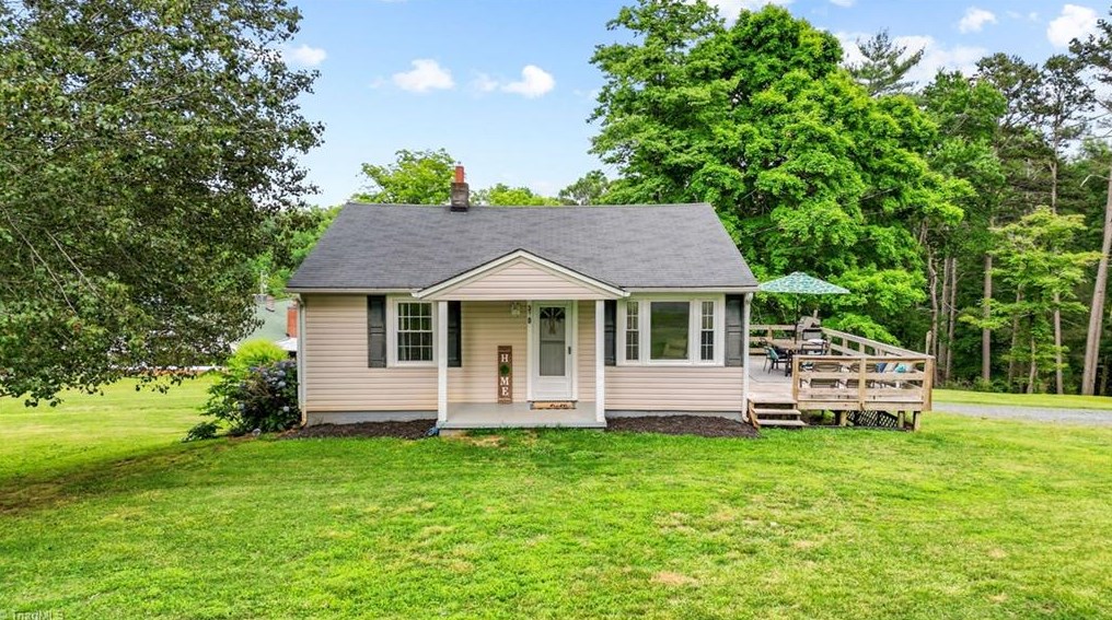 310 Saunders Dr, Asheboro NC 27203-3847 exterior