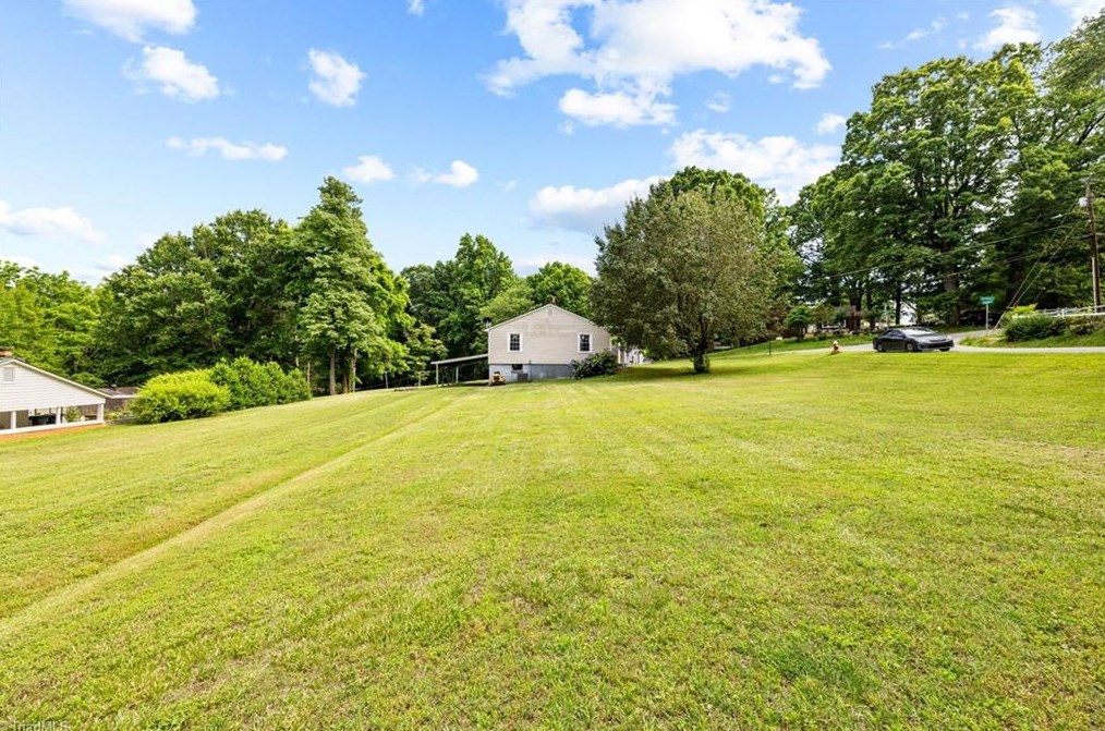 310 Saunders Dr, Asheboro NC 27203-3847 exterior