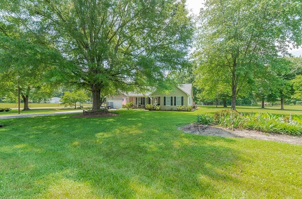 5201 Muirfield Dr, Lexington, NC 27295-8572