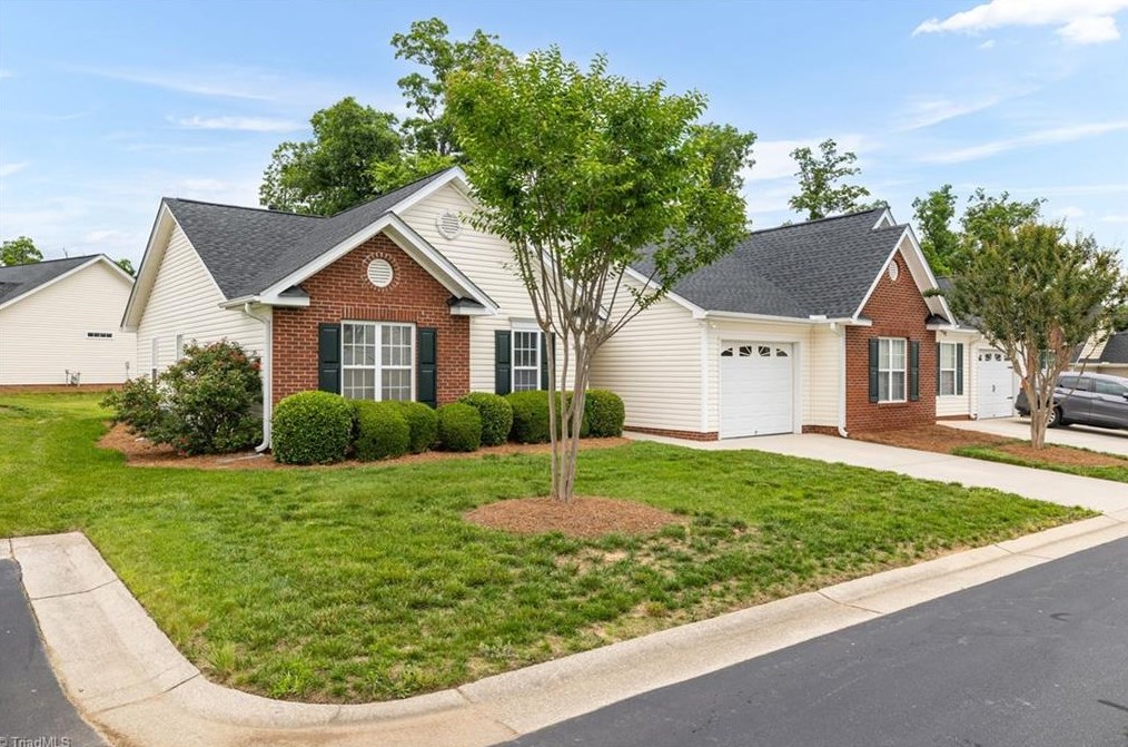 1338 Crosswinds Dr, High Point, NC 27265