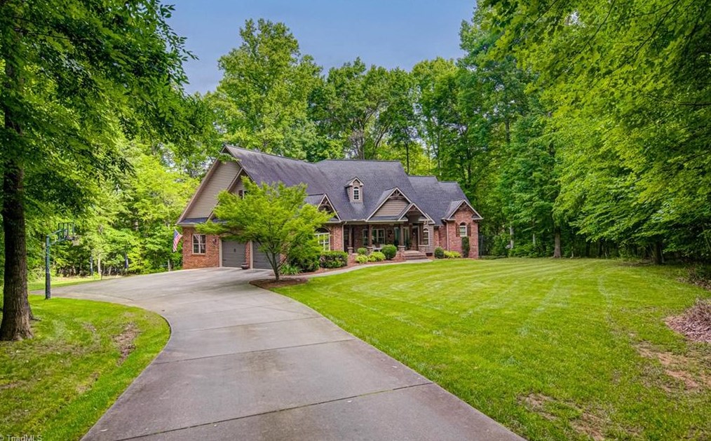 1215 Netterillo Dr, Winston Salem, NC 27103-6183